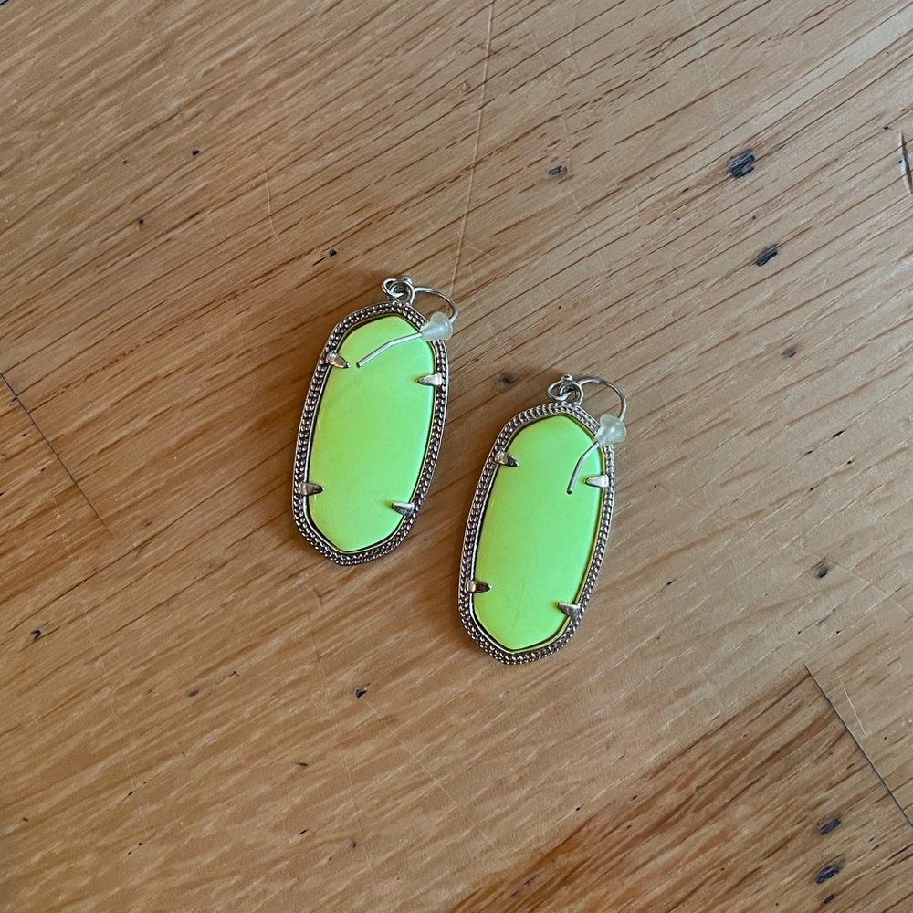 Kendra Scott. Elle dangle earrings. Bright yellow with gold setting.